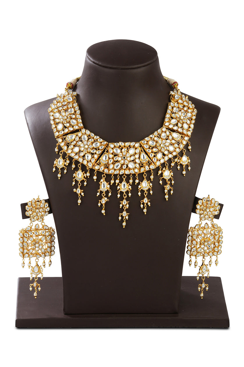 A closeup of a choker set from BenzerWorld ethnicwear store.