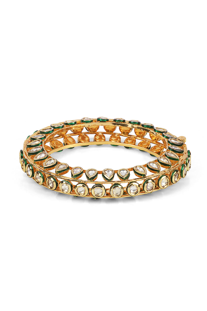 A closeup of drop vilandi kada from BenzerWorld ethnicwear store.