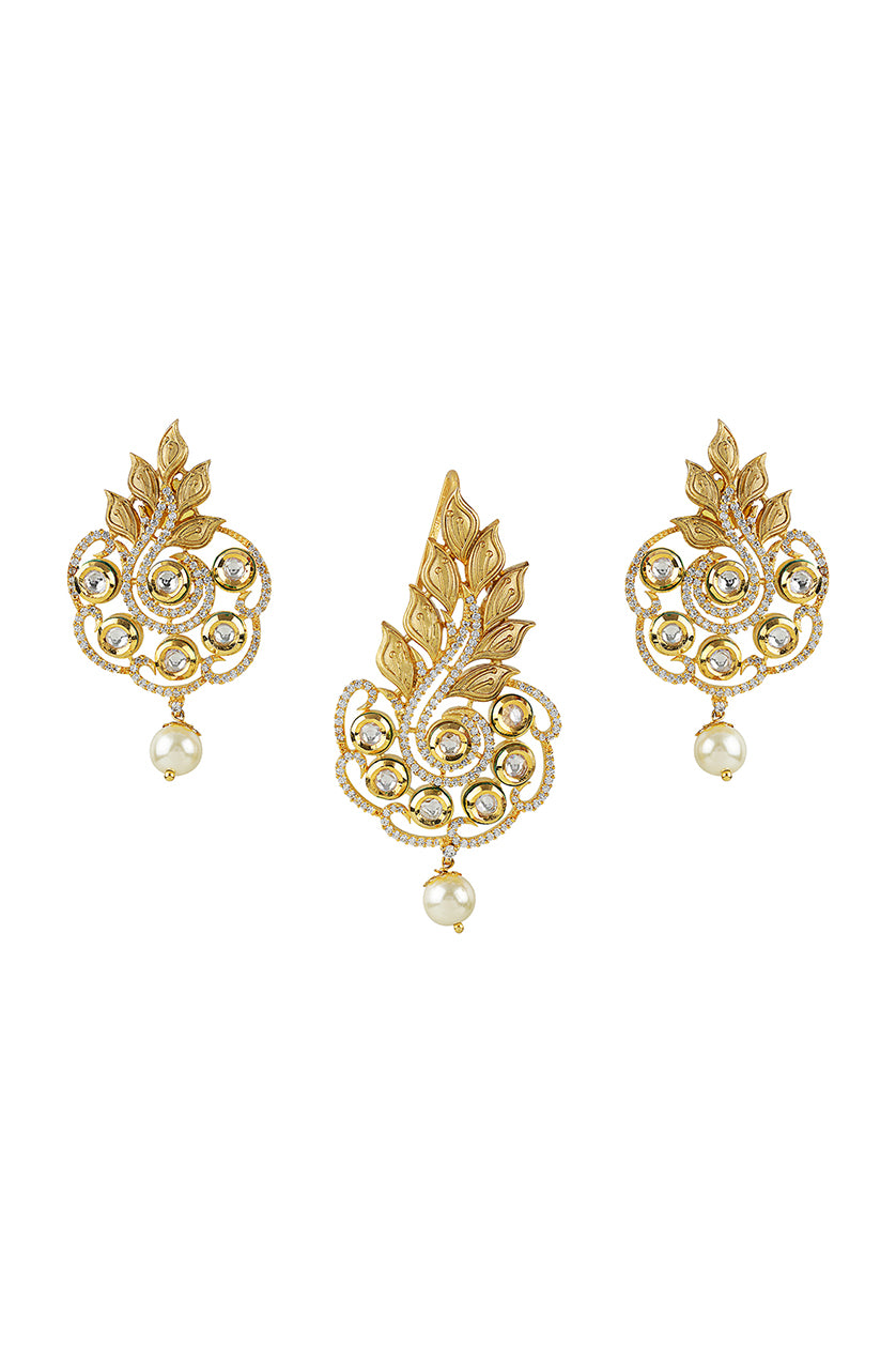 A closeup of a pendant set in leaf shape from BenzerWorld ethnicwear store.