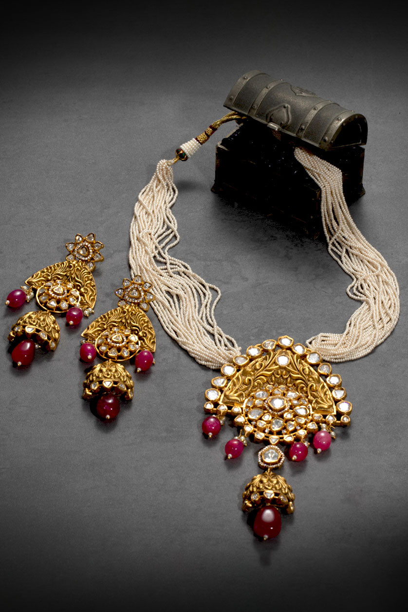 A closeup of an uncut vilandi set with antique gold polish from BenzerWorld ethnicwear store.