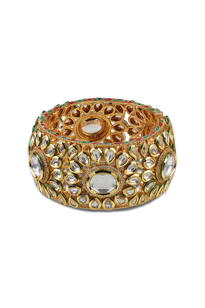 A closeup of very broad vilandi kada in gold from BenzerWorld ethnicwear store.